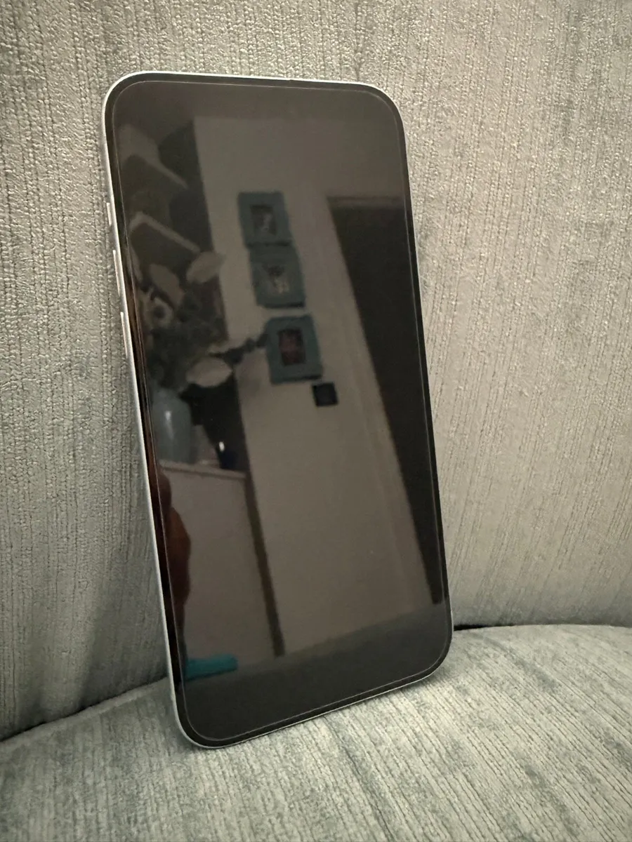 iPhone 15 + 128 GB UNLOCKED BATT 90% in swords - Image 4