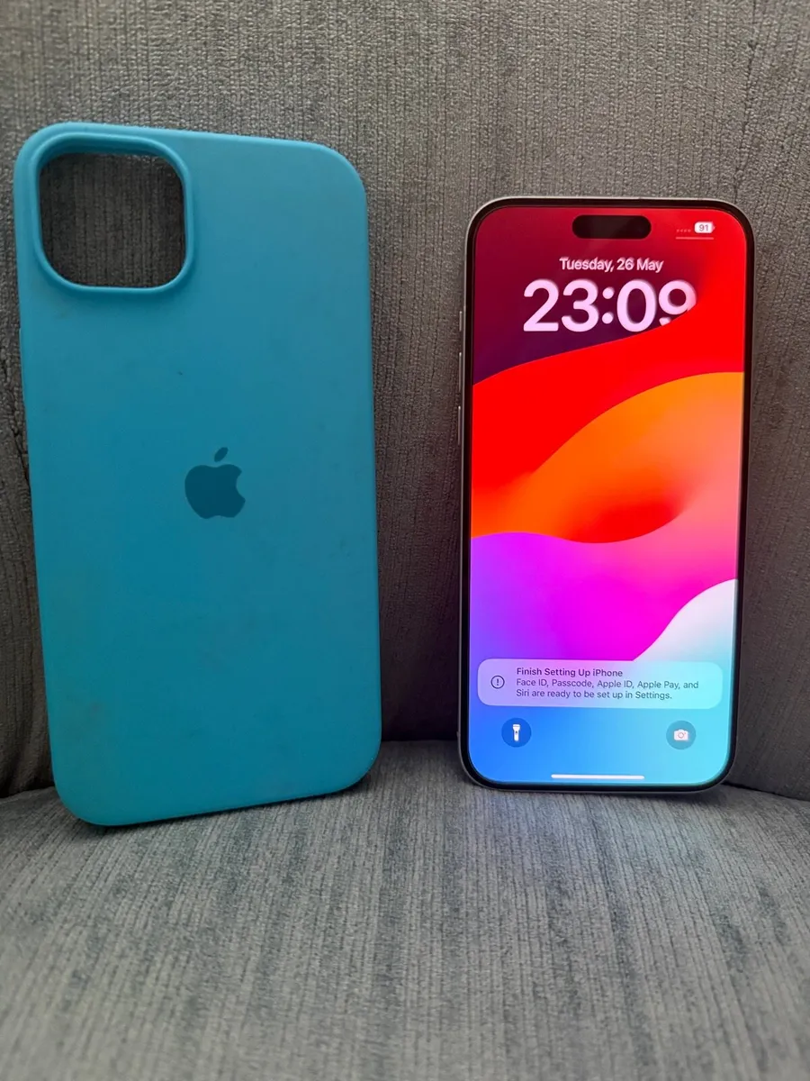 iPhone 15 + 128 GB UNLOCKED BATT 90% in swords - Image 1