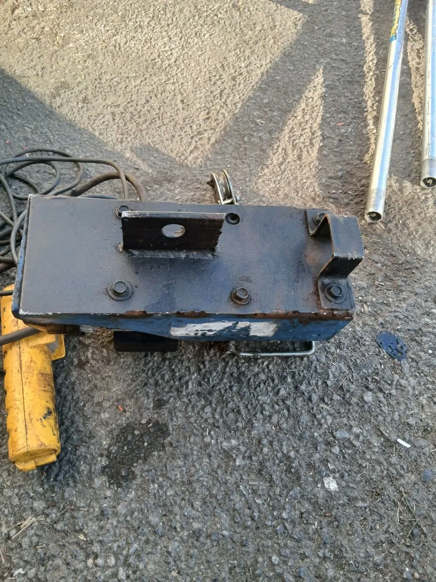 Winch too hang up in shed working 💯 priced - Image 3