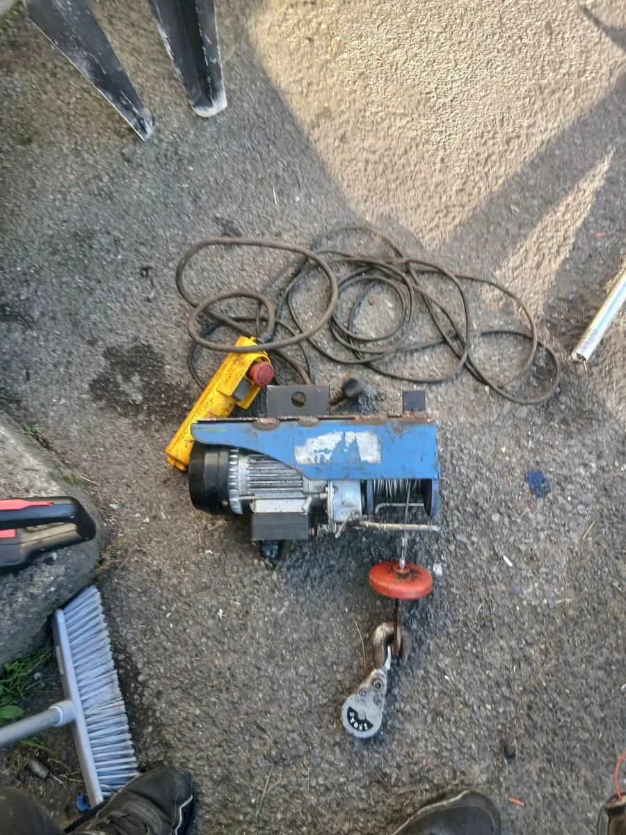 Winch too hang up in shed working 💯 priced - Image 4