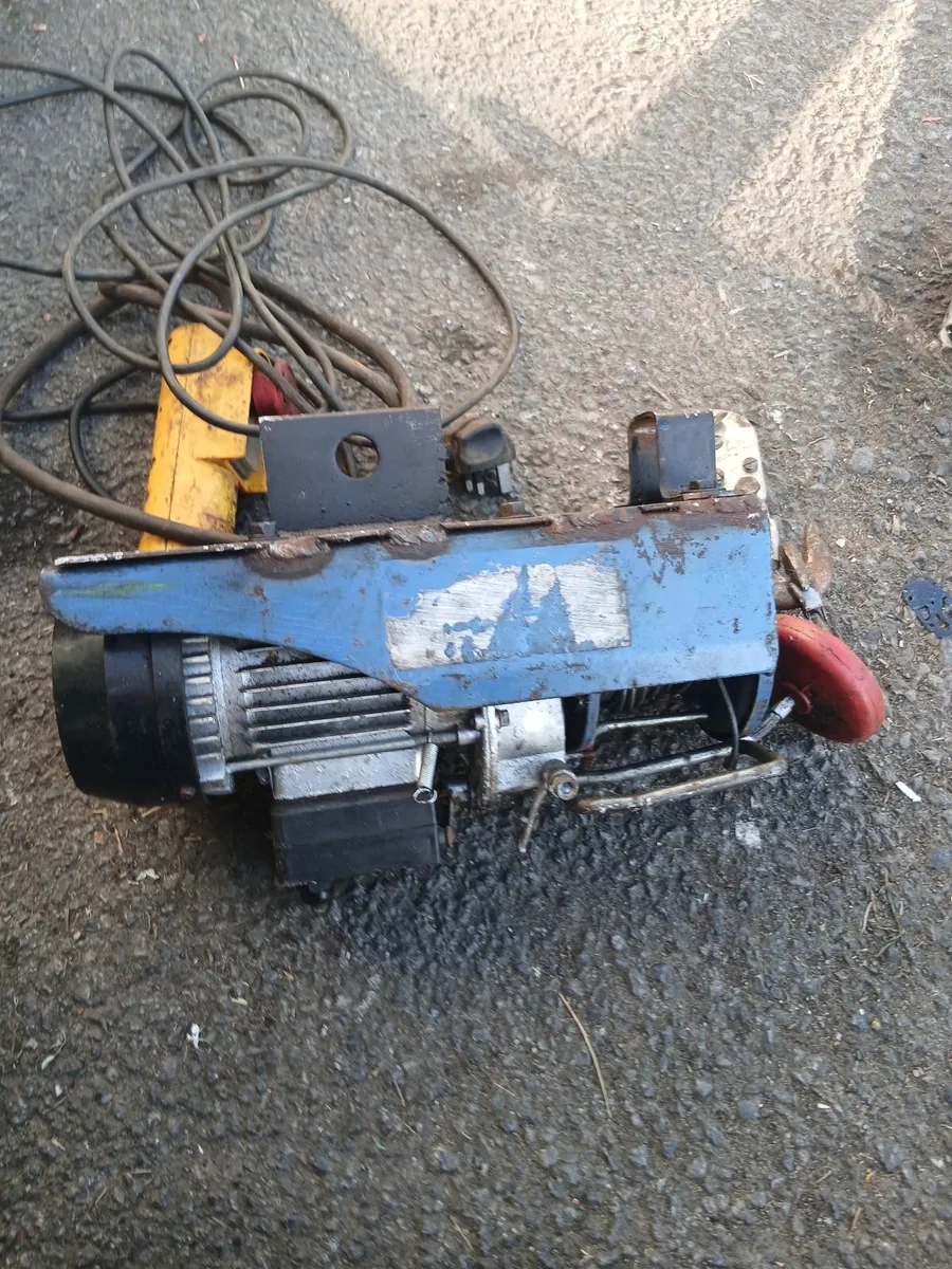 Winch too hang up in shed working 💯 priced - Image 1