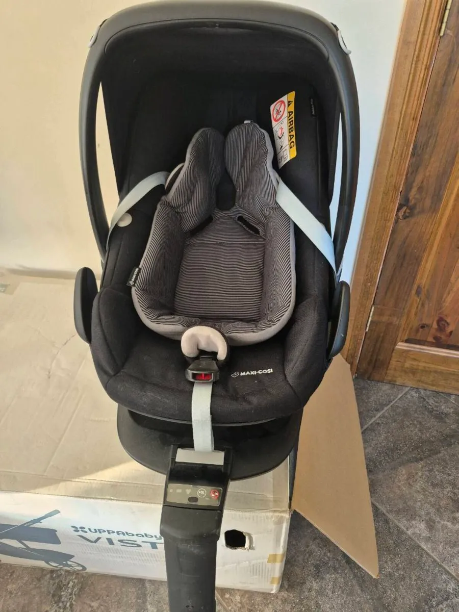 Uppababy Vista Buggy and Travel set - Image 3