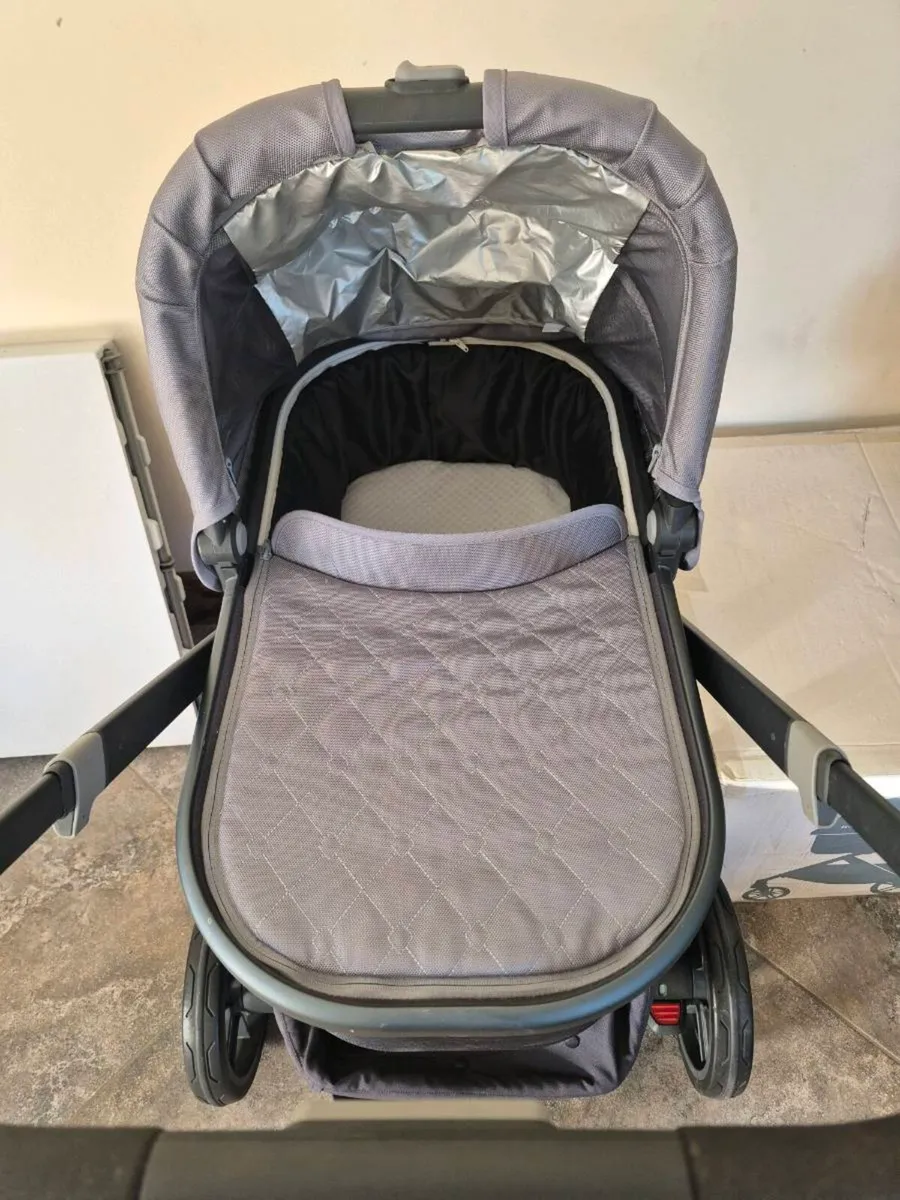 Uppababy Vista Buggy and Travel set - Image 2