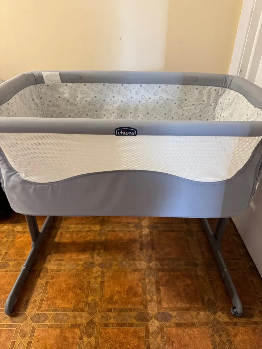 Chicco Next2me Crib - Image 1