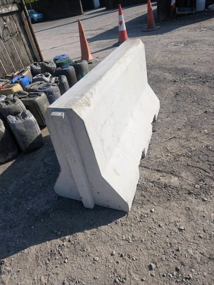 Road barrier - Image 4