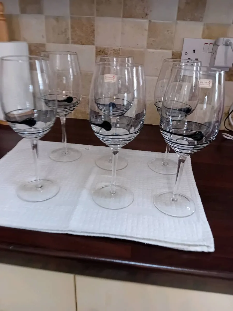 DUISKE KILKENNY WINE GLASSES. X. 6