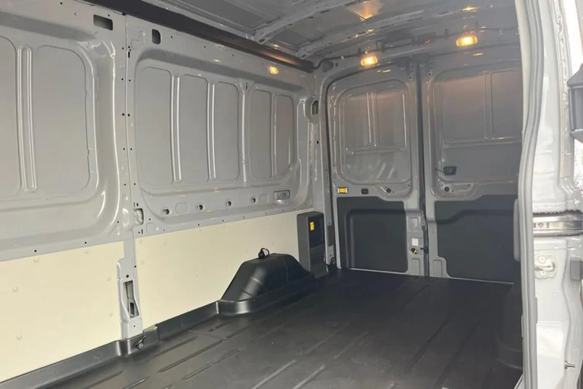Ford E-Transit TREND - Image 4