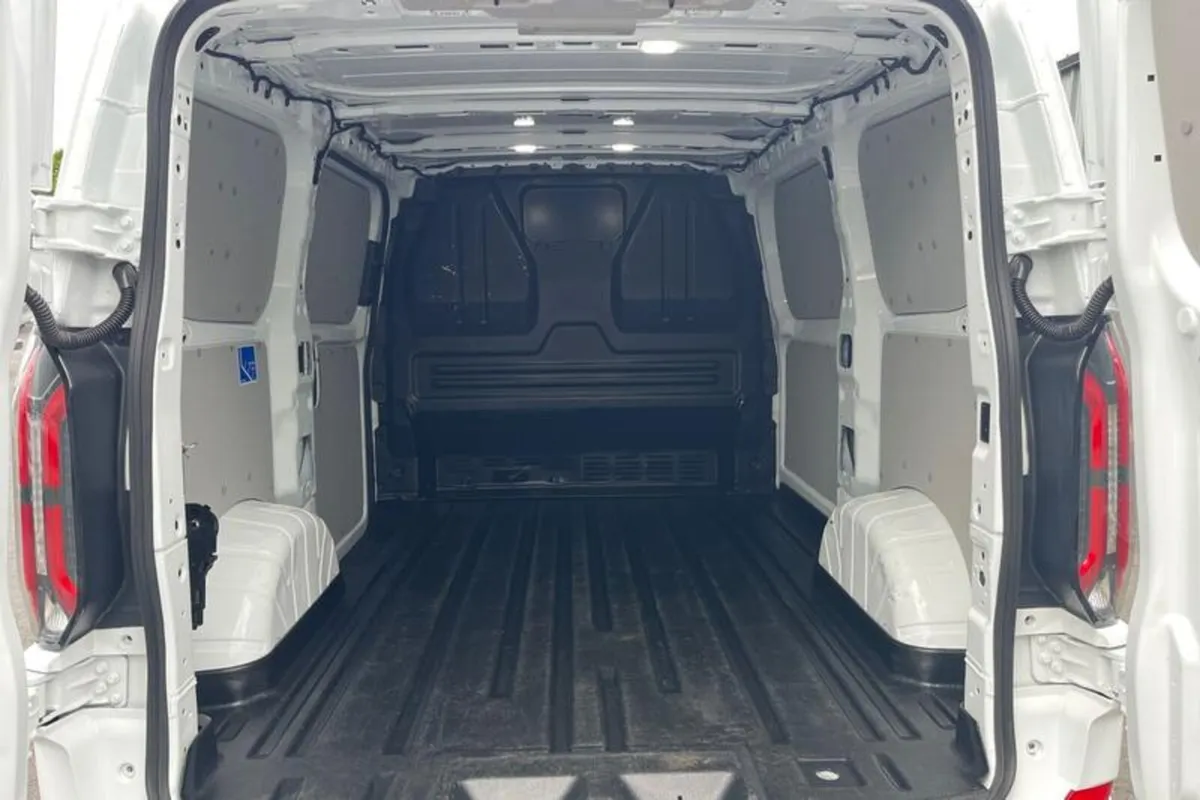 Ford Transit Custom SPORT - Image 4
