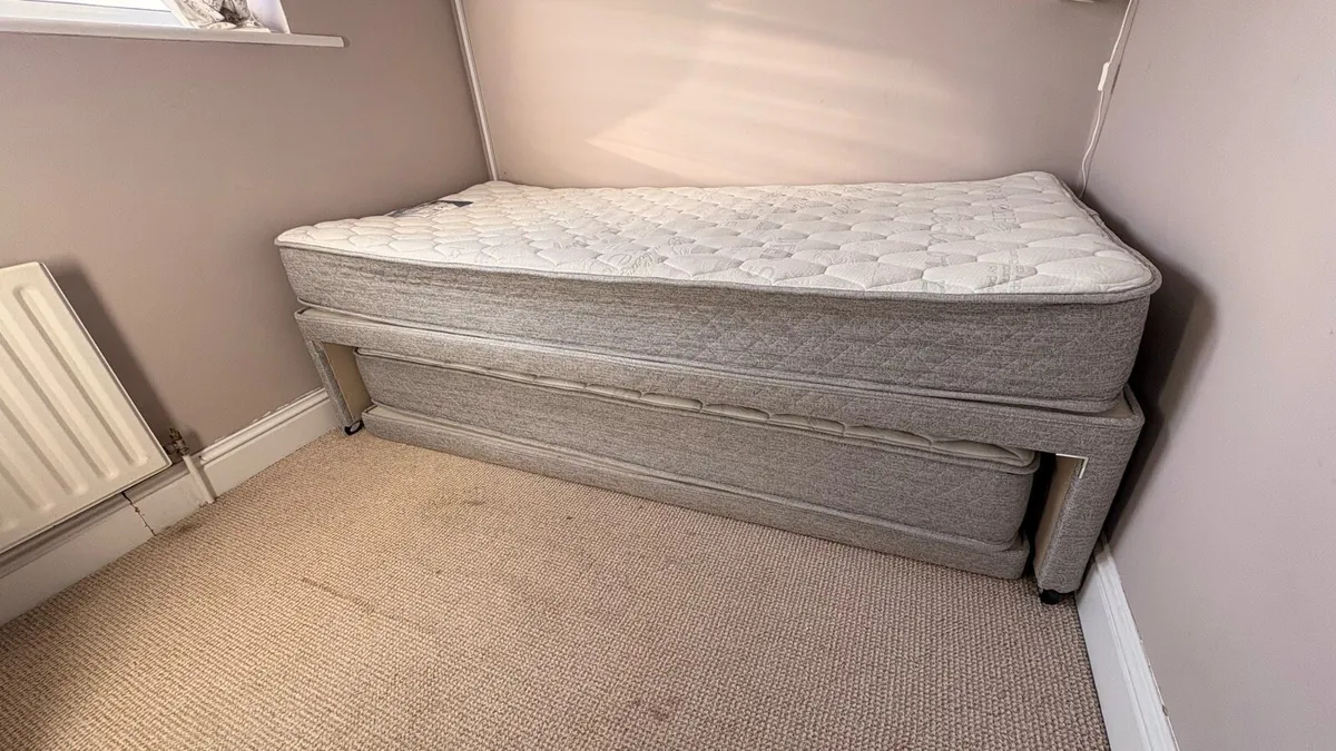 Guest single to double bed - Image 1