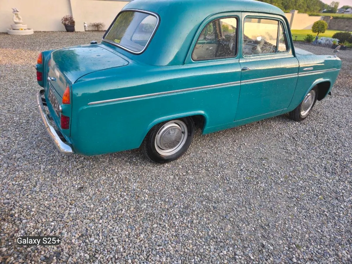 Vintage  Car - Image 3