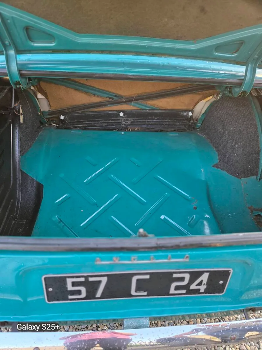 Vintage  Car - Image 4