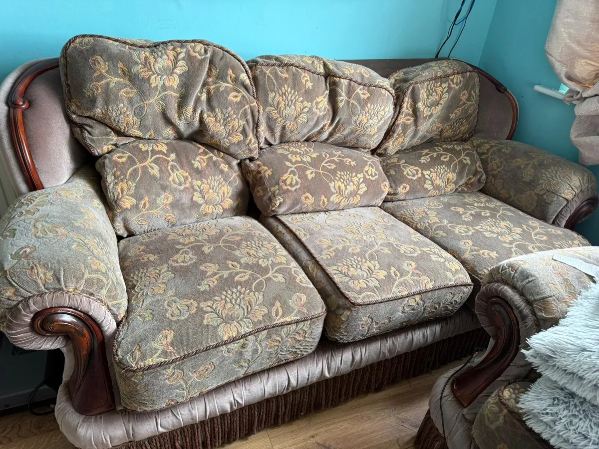 Couch and armchairs - Image 1