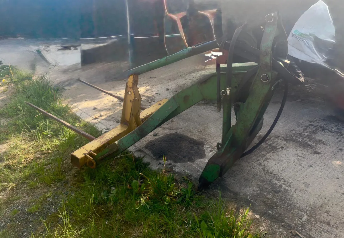 Bail lifter/ stacker - Image 3