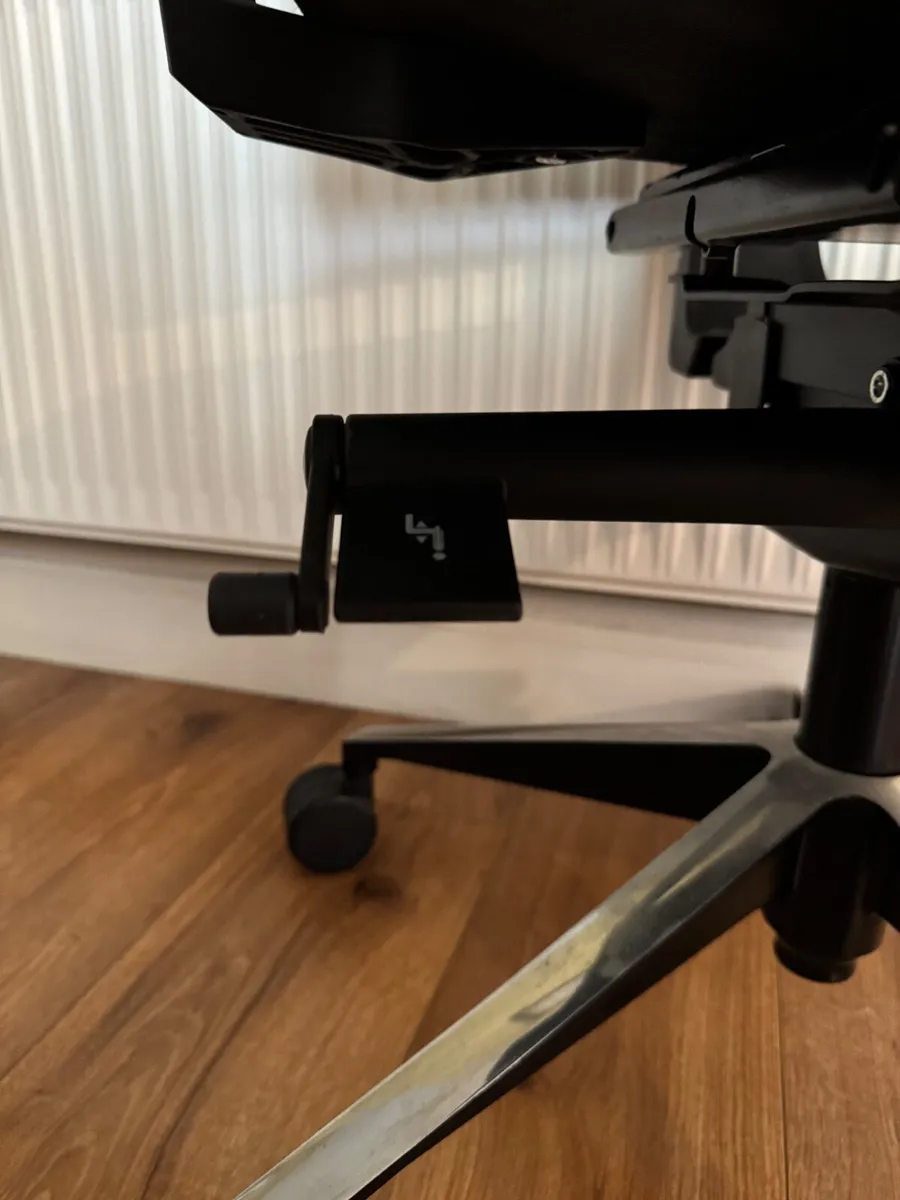 Office chair - Image 1
