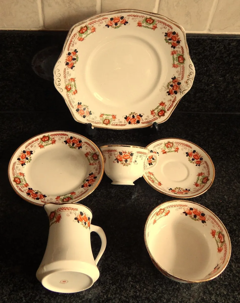 21 Piece Vintage Royal Albert China Tea Set - Image 4