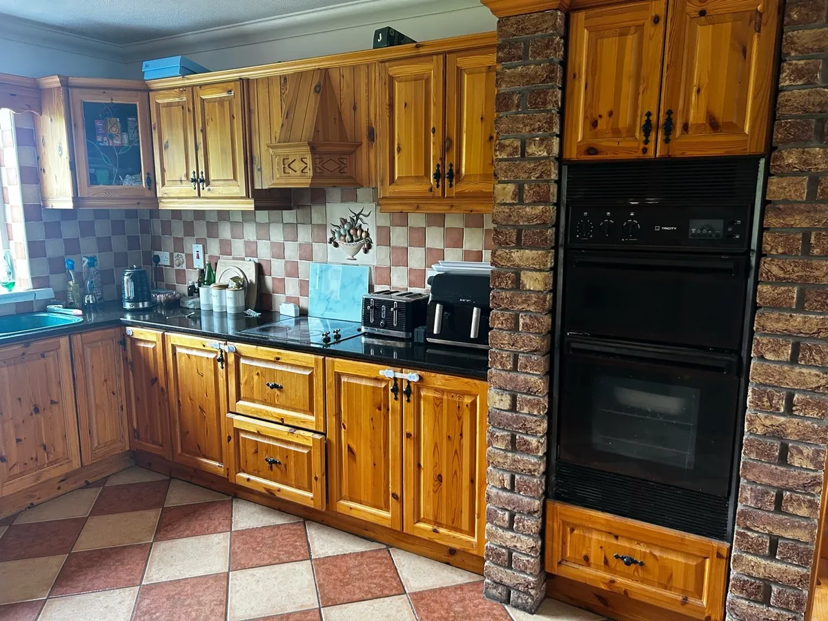 Traditional kitchen - Image 1