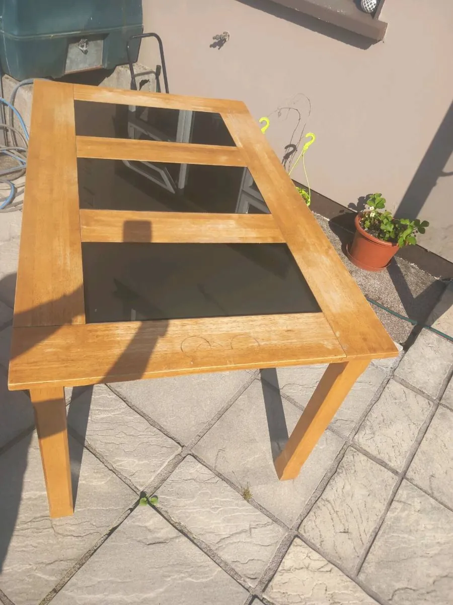 Kitchen table - Image 1