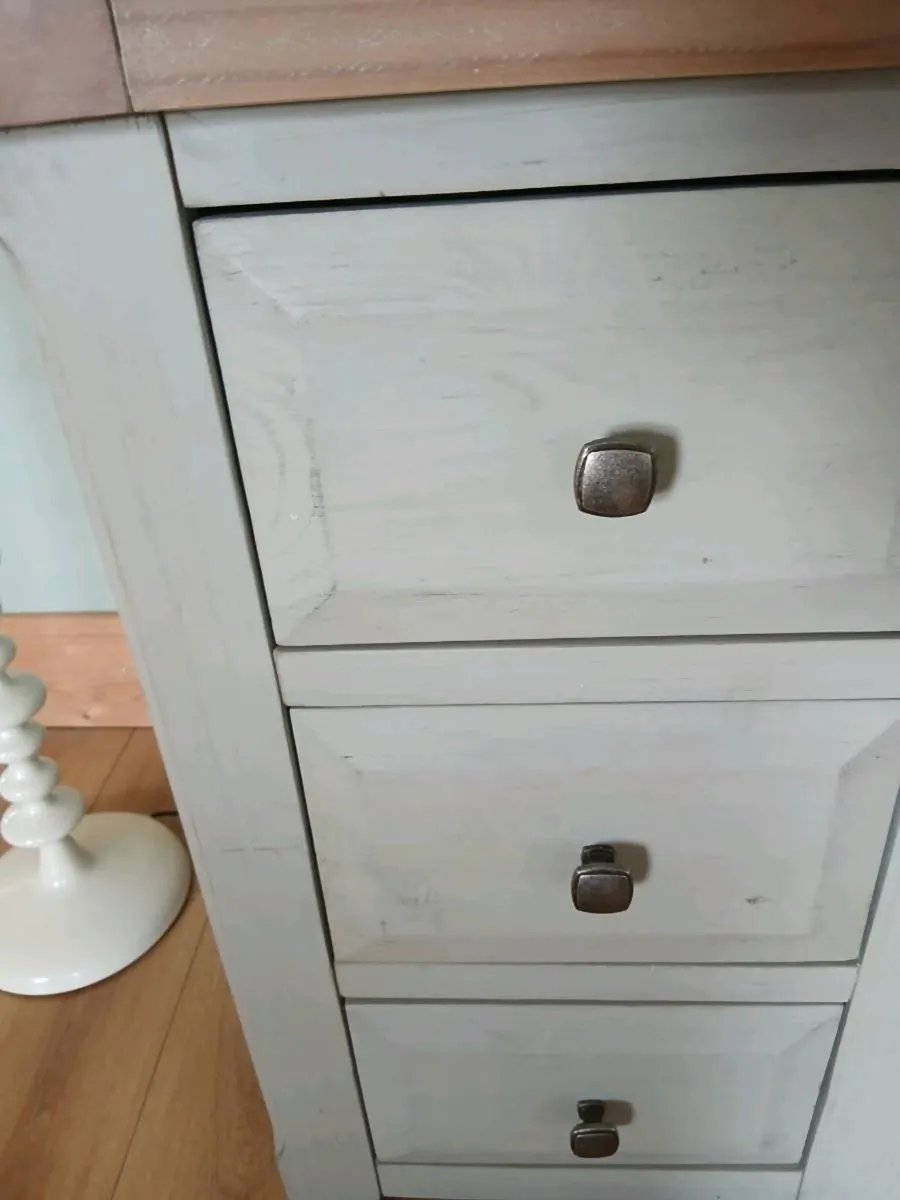 Beautiful Solid Oak Desk/Dressing Table/Island - Image 4