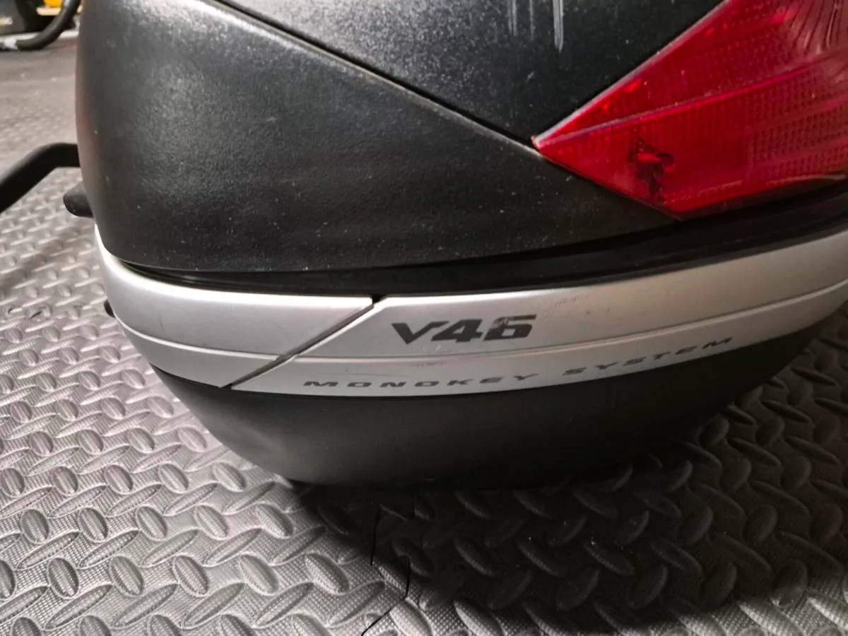 Givi V46 top box and plate - Image 1