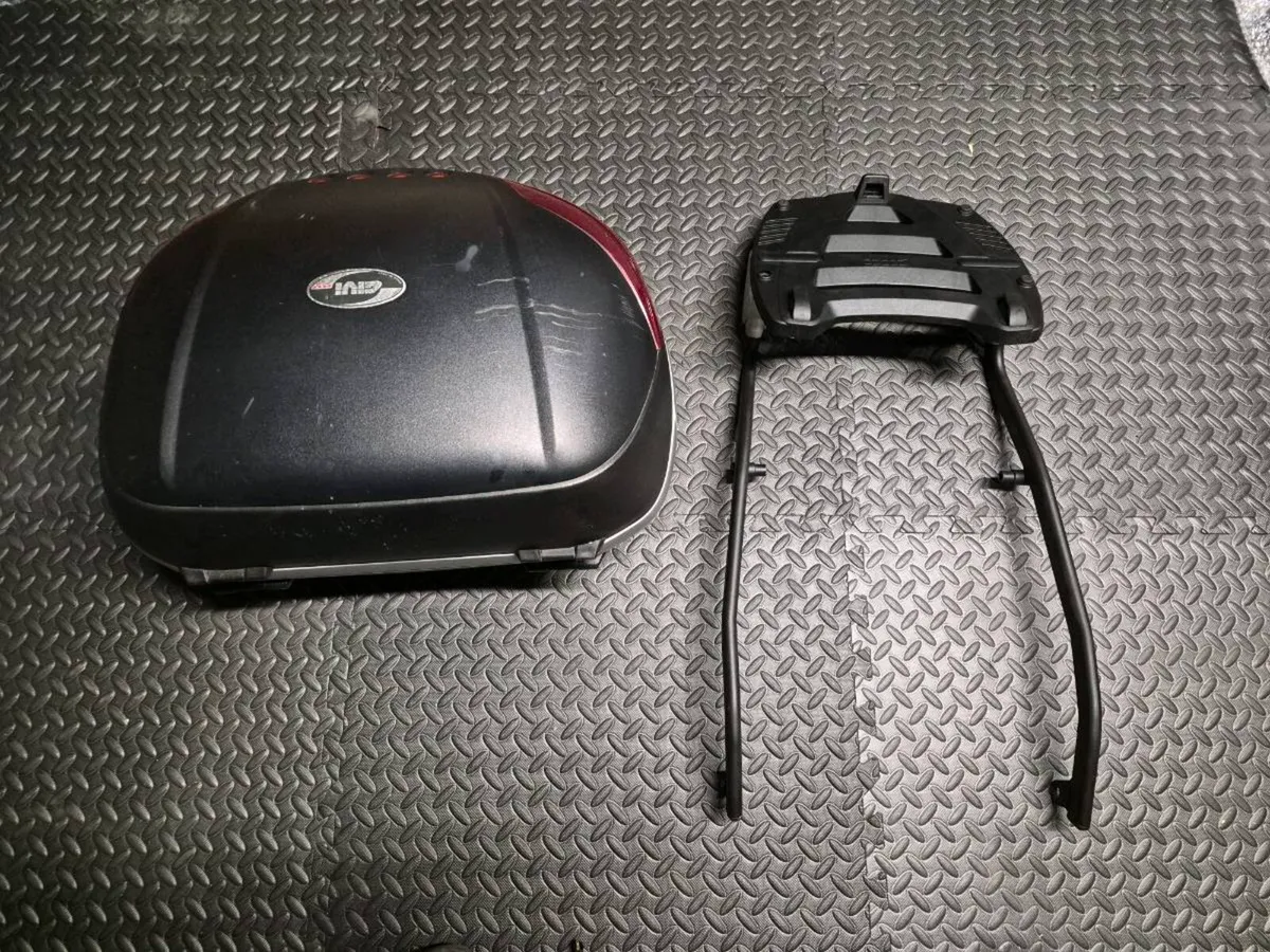 Givi V46 top box and plate - Image 4