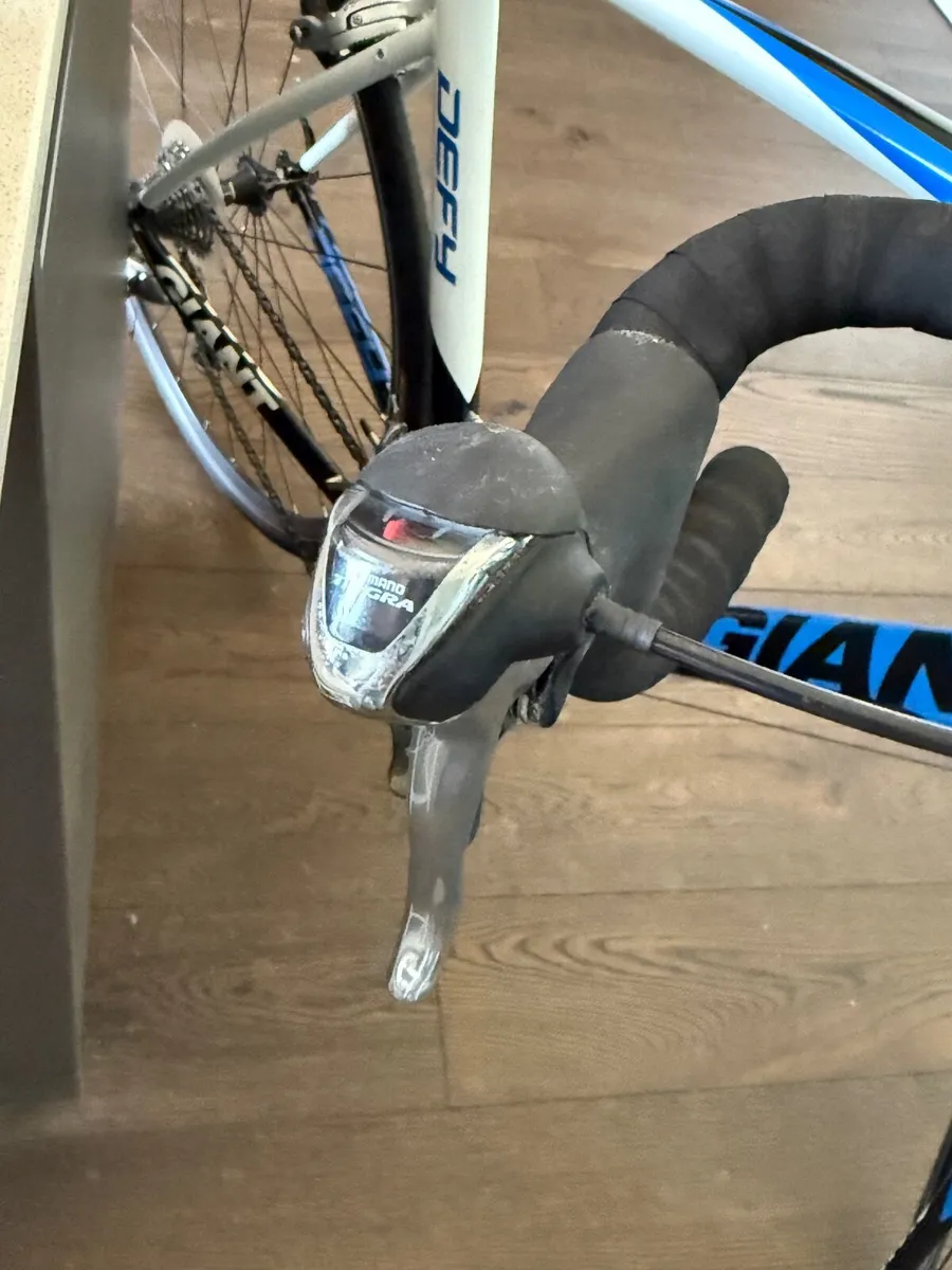GIANT Defy 2 Bicycle - Image 2