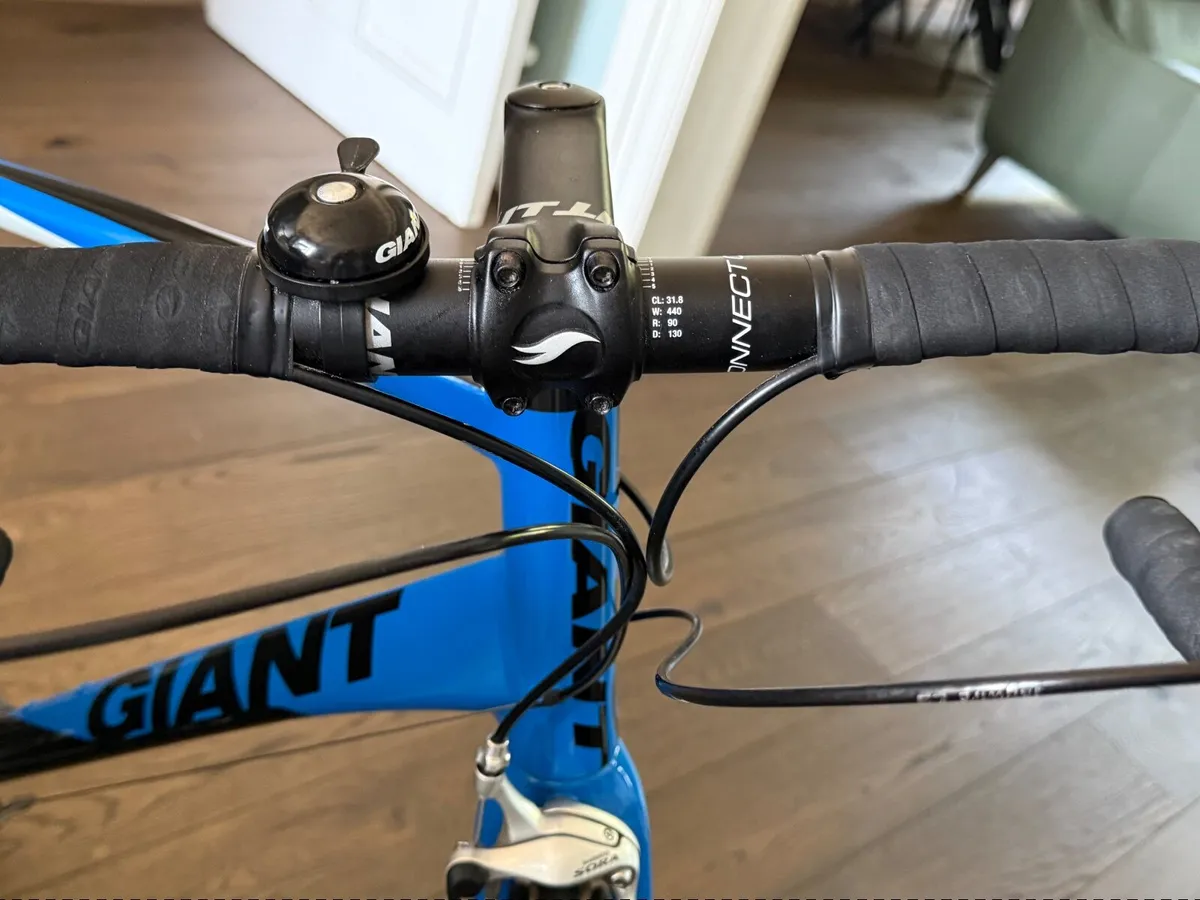 GIANT Defy 2 Bicycle - Image 3