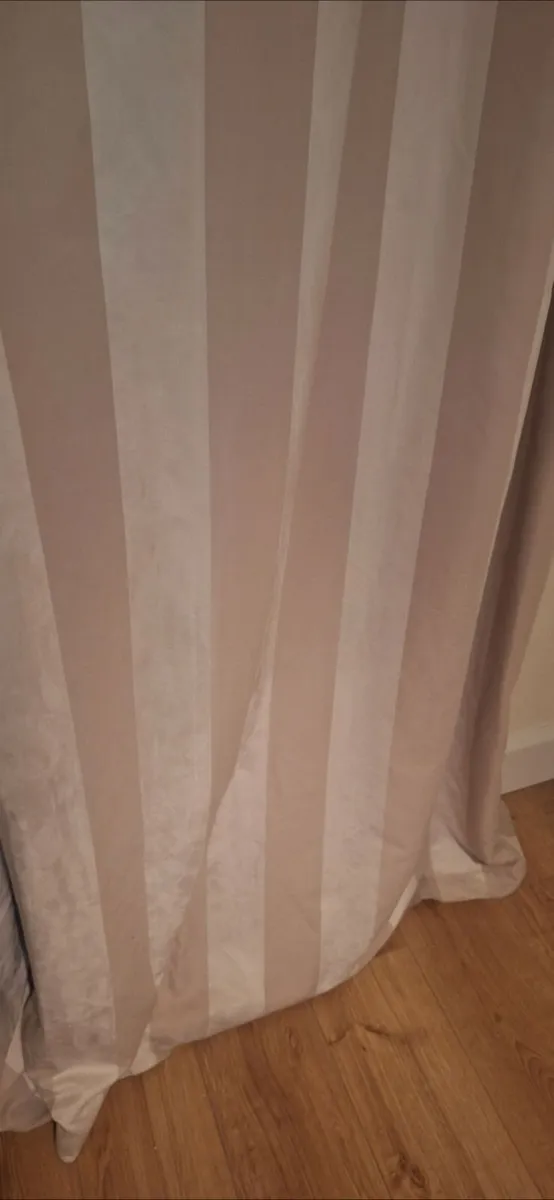 Curtains and shade - Image 2