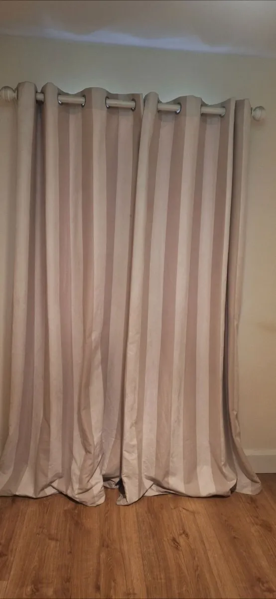Curtains and shade - Image 1