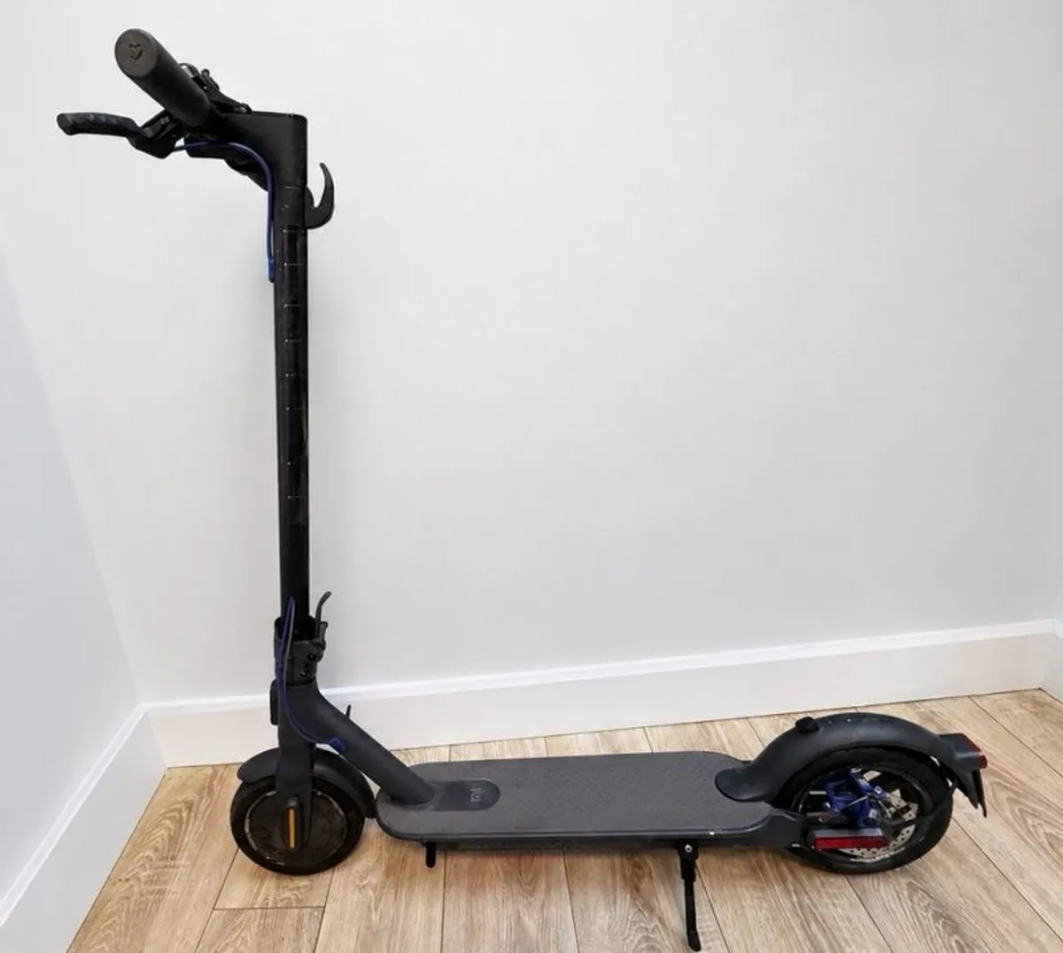Xiaomi Mi Electric Scooter 3 - Image 2