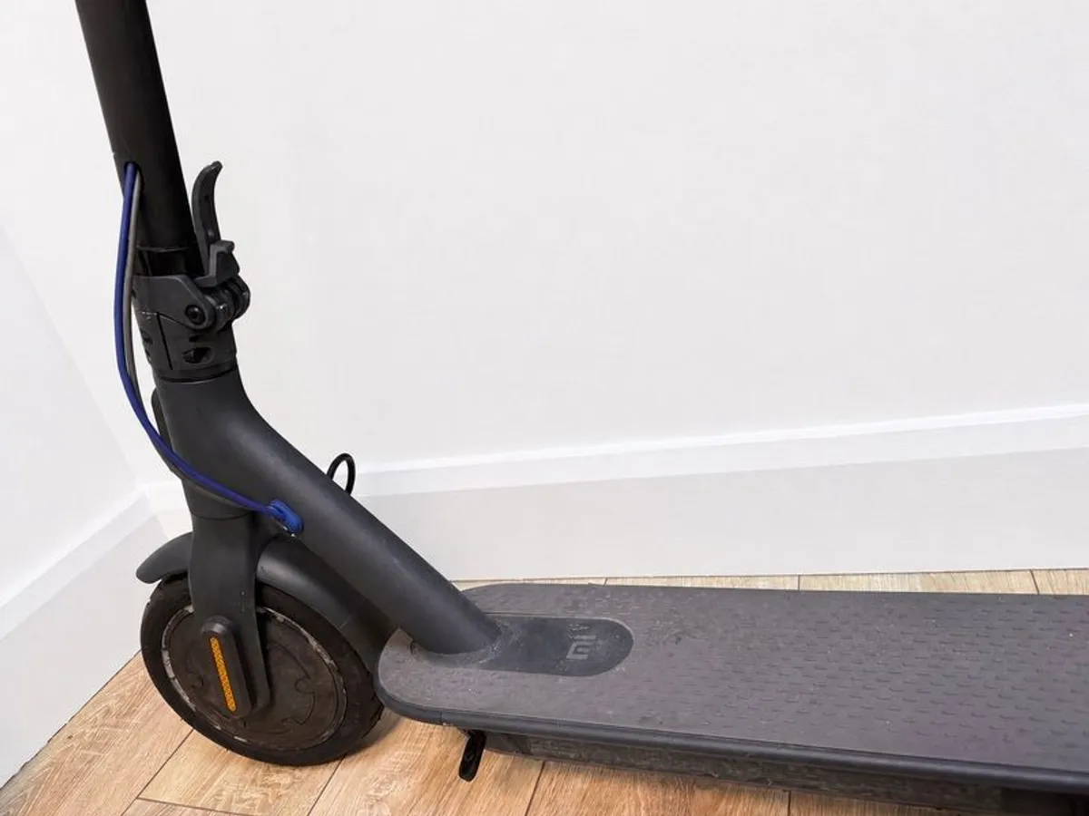 Xiaomi Mi Electric Scooter 3 - Image 4