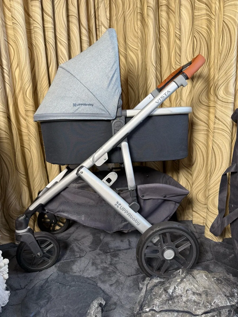 Uppababy vista 4 in 1 with car seat and isofix - Image 2