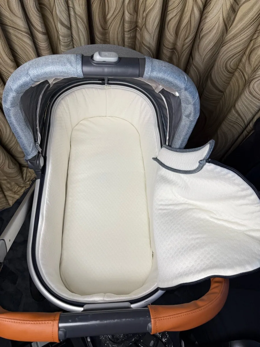 Uppababy vista 4 in 1 with car seat and isofix - Image 3