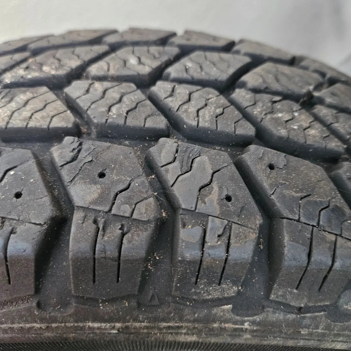 185/75/R14C DUNLOP - Image 1