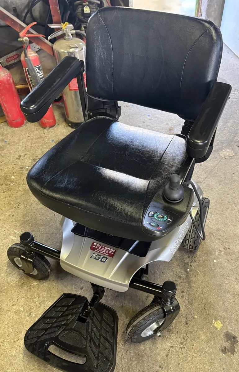 Electric wheelchair - Image 3