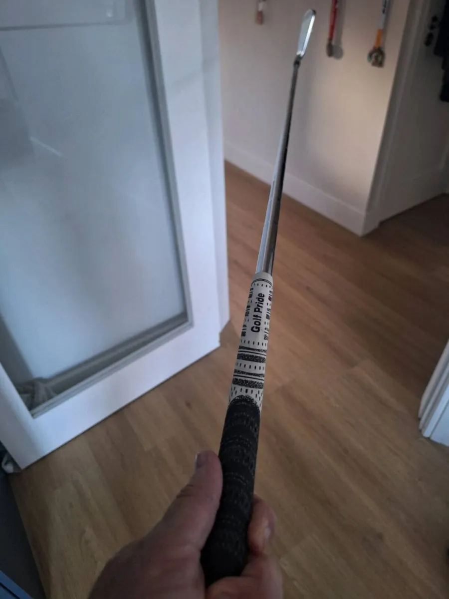 Titleist AP2 718 3 iron S300 shaft new MCC grip - Image 2