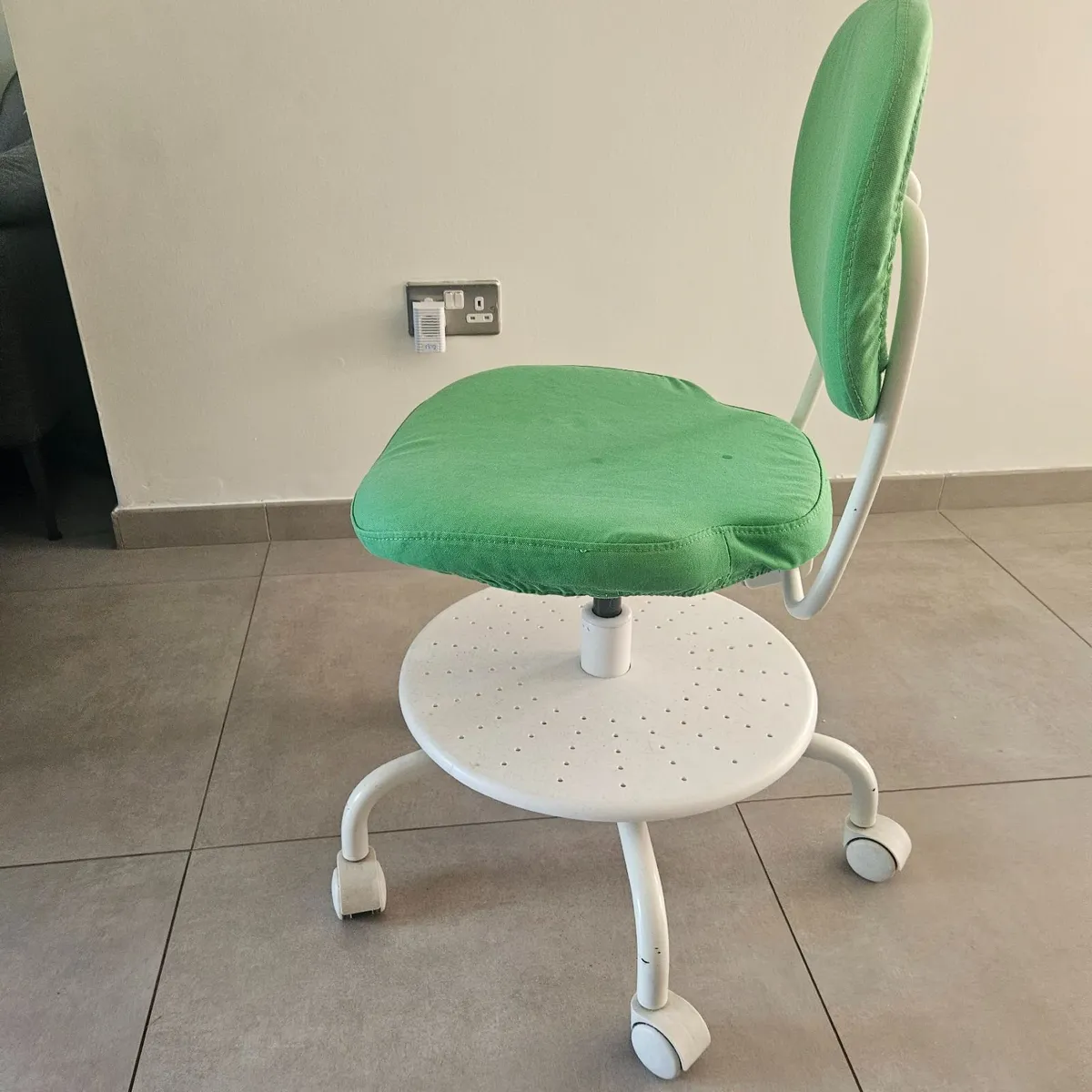 Kids swivel desk chair - Image 2