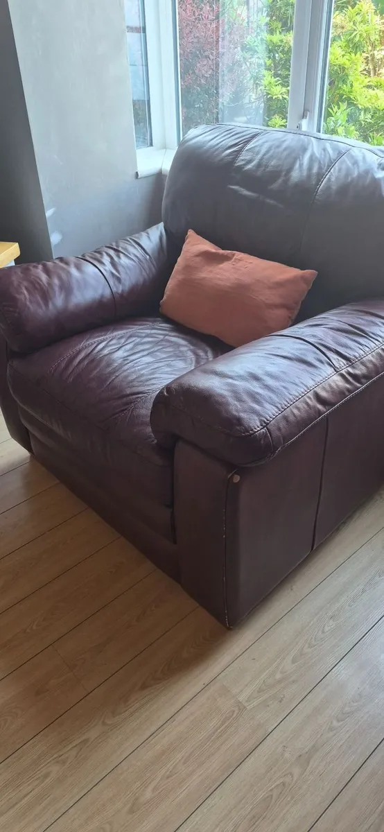 Leather Sofa 3 seater, 2 seater and armchair for s - Image 2