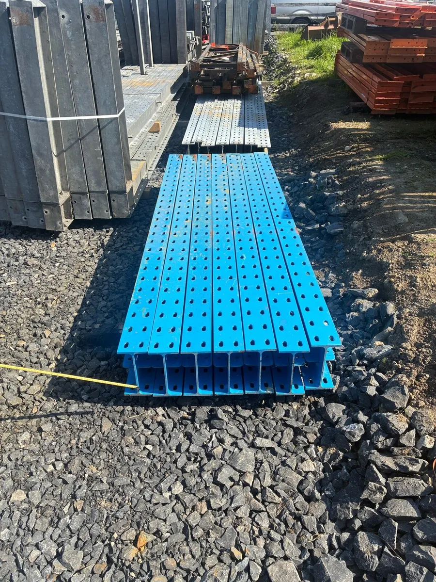 Gate posts - Image 1