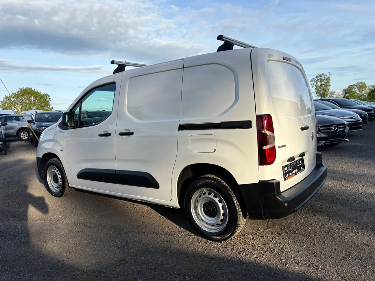 Vauxhall Combo - Image 4