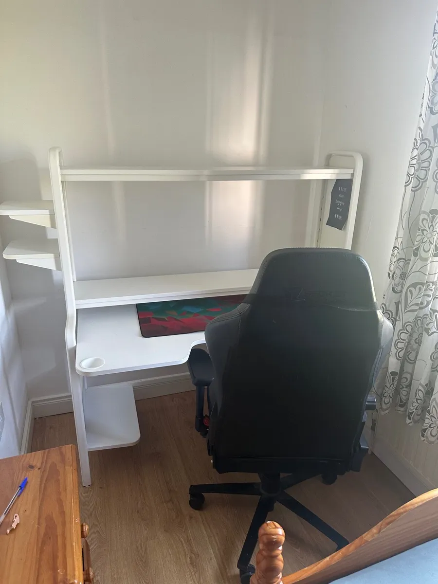 Desk - Image 2