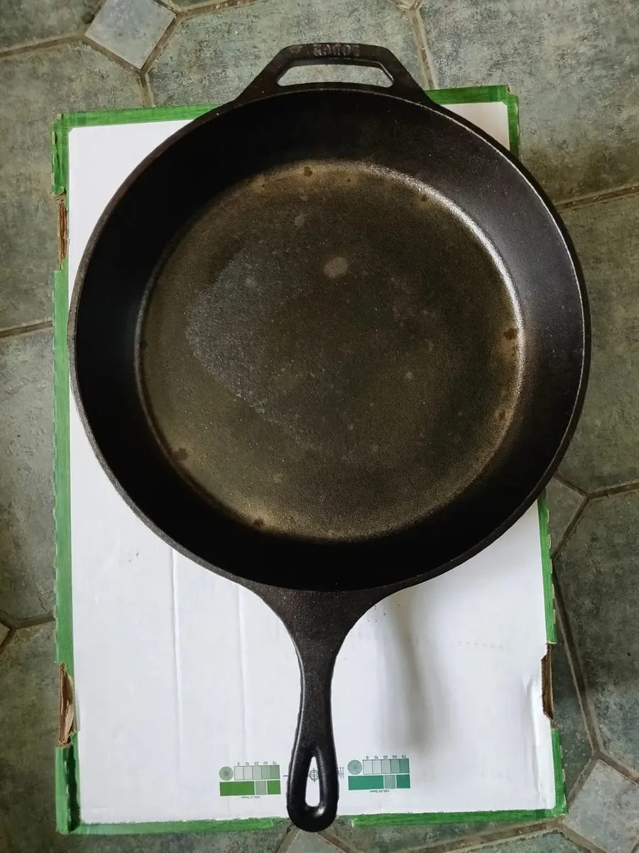 MASSIVE 12" / 30 cm pan  brand  "Lodge" - New
