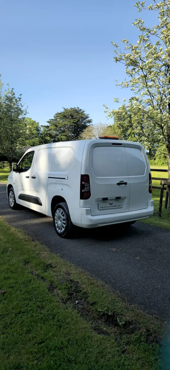 Vauxhall Combo 2300 1.5 SPORTIVE LWB NO VAT H SPEC - Image 3