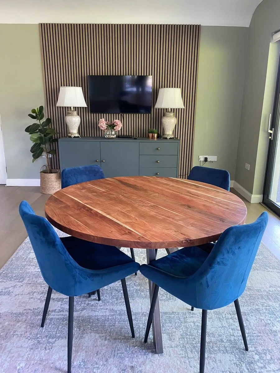 Solid 120cm round Acacia Dining Table and 4 chairs - Image 1