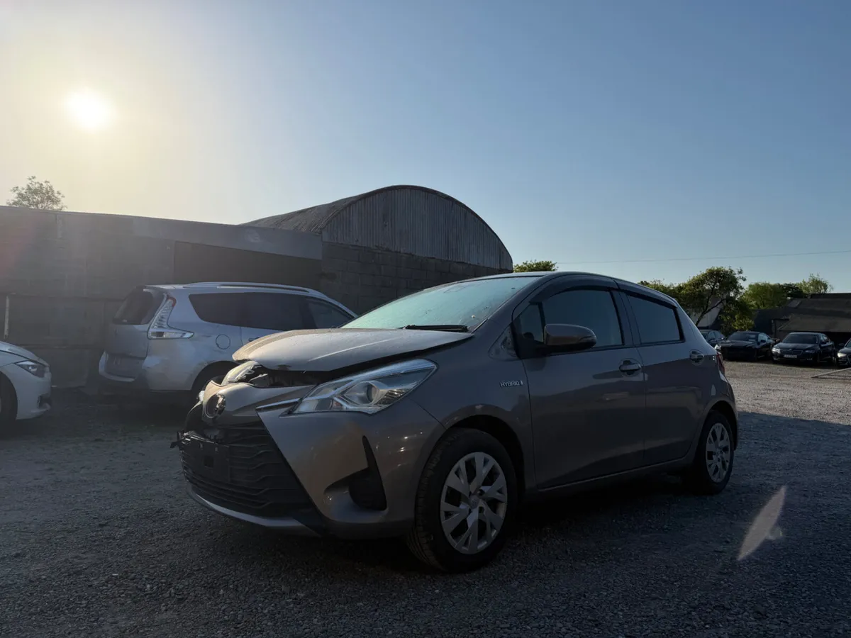 2019 Toyota Yaris petrol hybrid automatic - Image 3