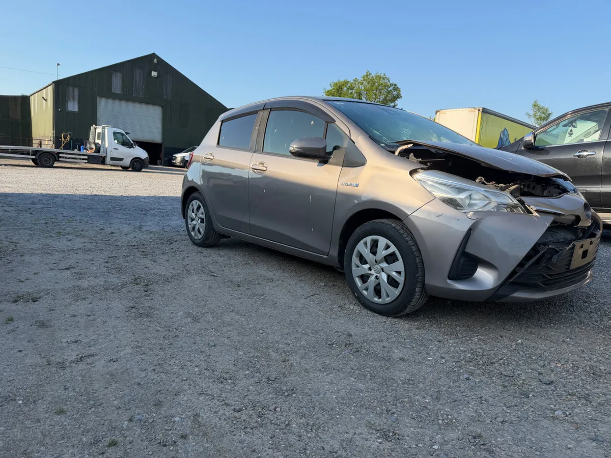 2019 Toyota Yaris petrol hybrid automatic - Image 4