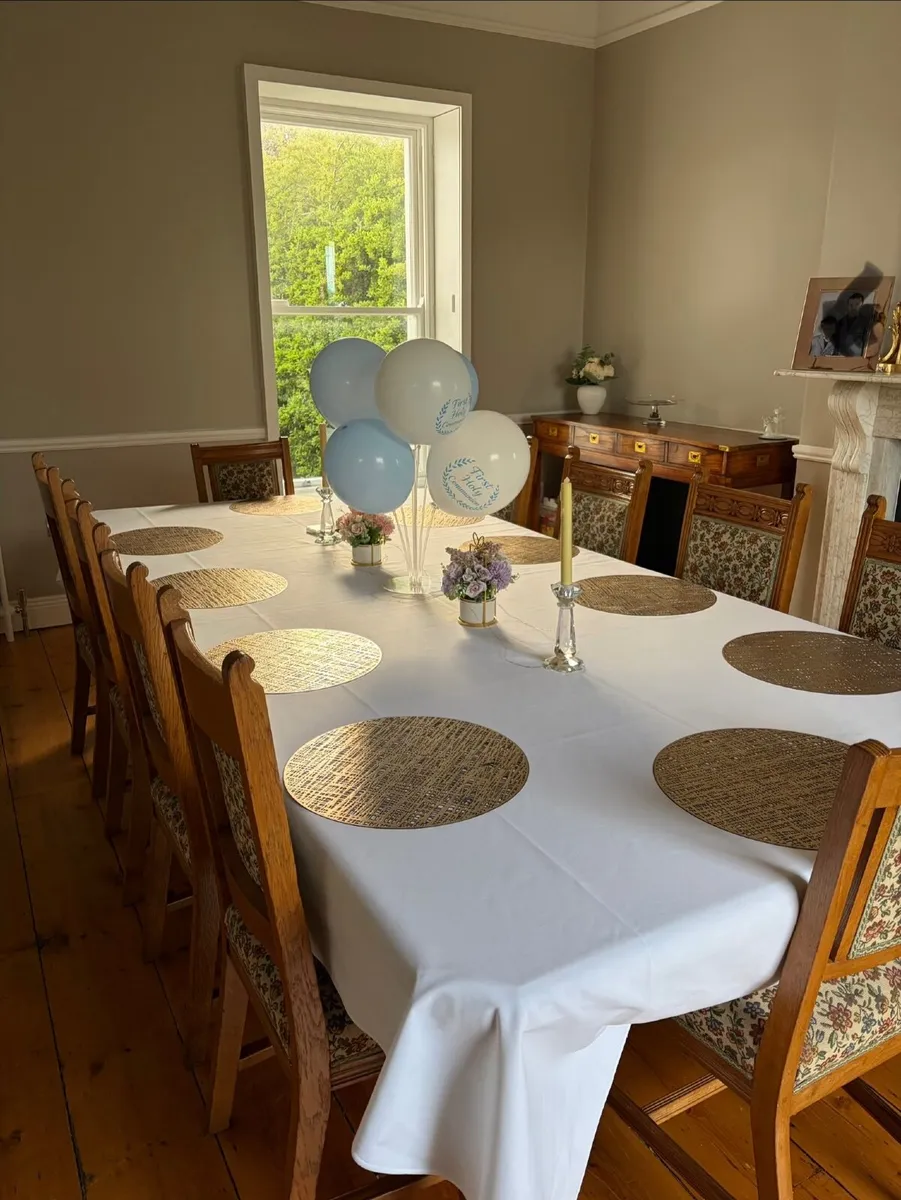 Dining table and chairs - Image 1