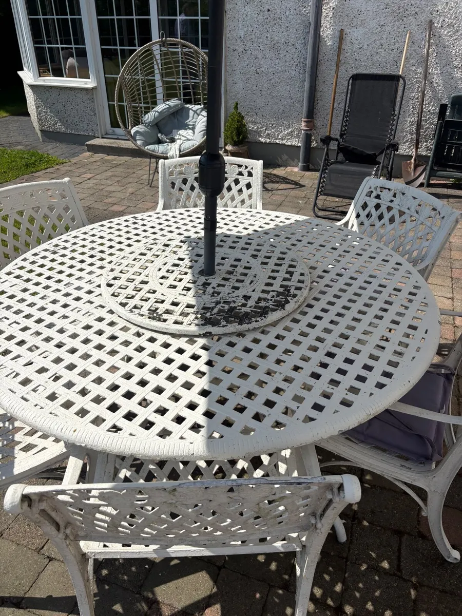 Garden table and 6 chairs - Image 2