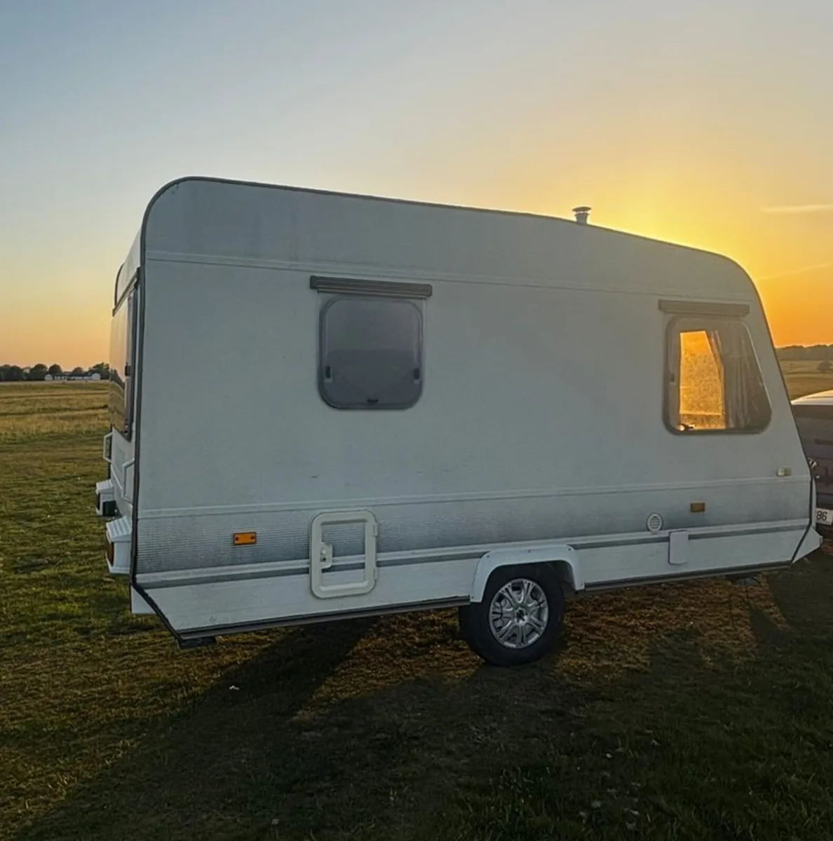 Lightweight Adria 4/5 berth with Awning - Image 2