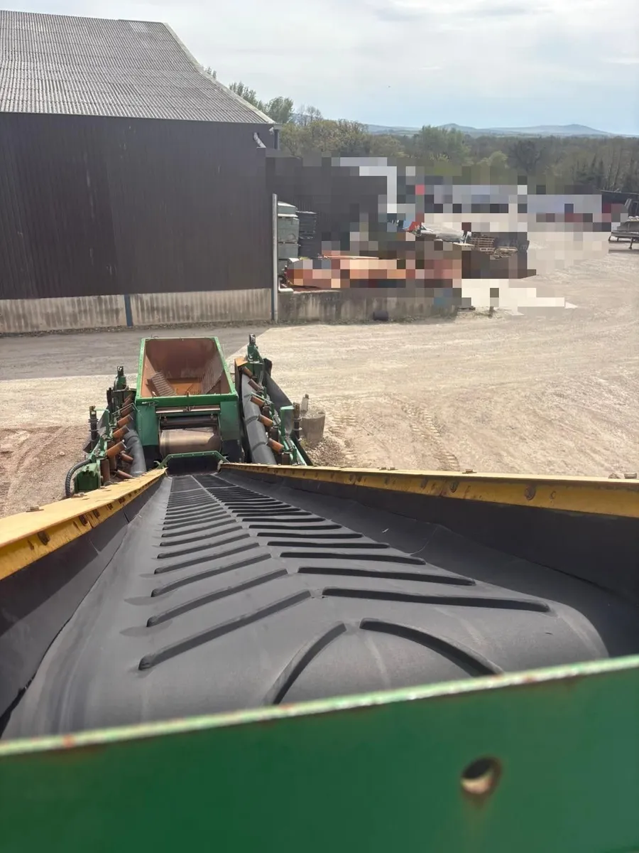 2019' McCloskey S190 3 Deck Screener - Image 3