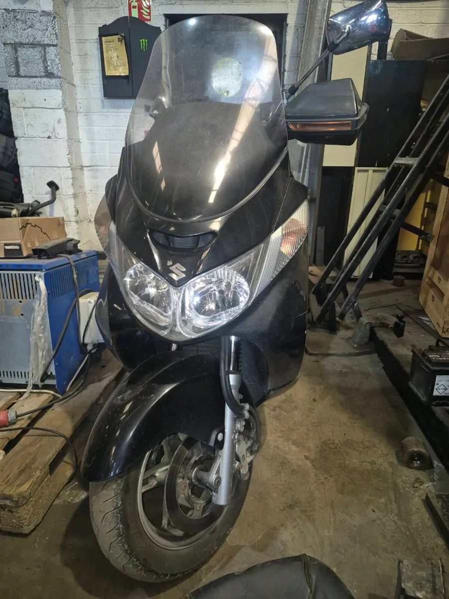 Suzuki burgman 400 - Image 1